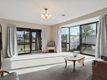 Opportunity Knocks in a Prime Location!