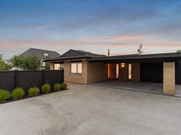 EFFORTLESS LIVING, PREMIUM FEEL