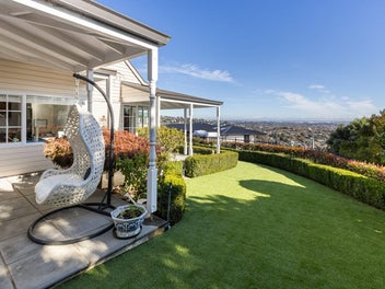 Sheltered Charm with Sweeping Views
