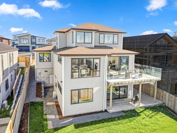 Sea Views, Space & Style in Pacific Heights