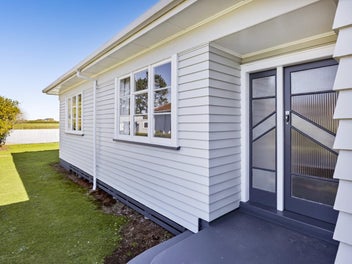 Spacious, Sunny And Modern Interior