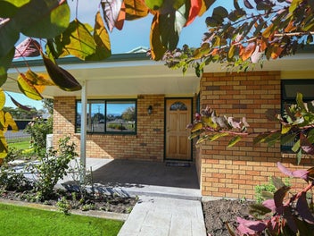 Comfort and Style Close to Town