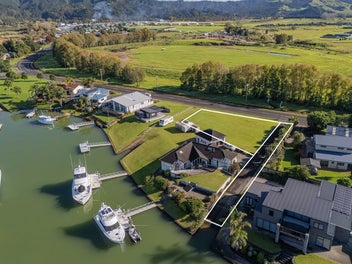 FLAT 930M2 SECTION. NORTH ASPECT. SUNNY. RAMP.