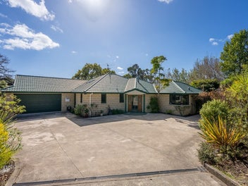 Secluded living, minutes to everything