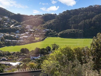 SUN, SPACE & VIEWS! | BEO $995,000