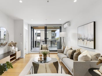 Another Sold by Team Thompson & Glozier