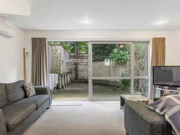 Modern Townhouse in Prime Ngaio Location