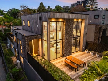 Easy Living in the Bays