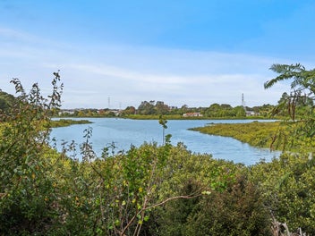 Waterfront Home & Income - Water views & Privacy