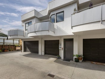 Two Levels of Possibility