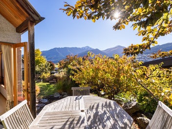 Classic Kelvin Heights with Views & Upside