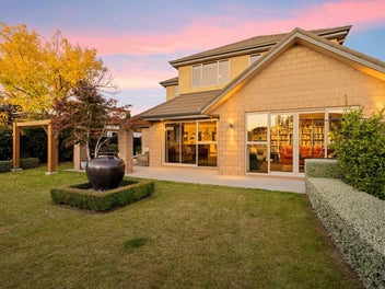 Elegant family living in a private Springlands set