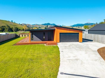 New Modern Living With Parking!