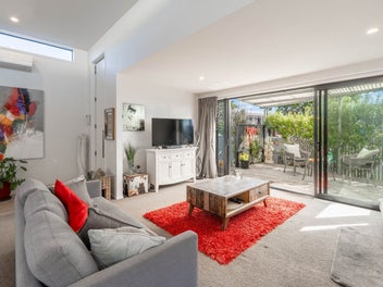 Easy Care Living Near Shops and Beach