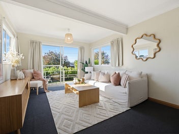 Sunny 50s Classic with Garden Paradise Potential