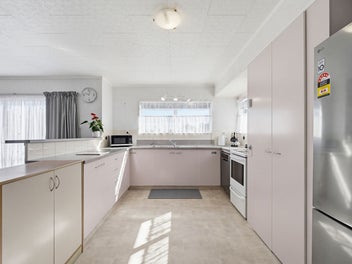 Country Views & Cul-de-Sac Comfort