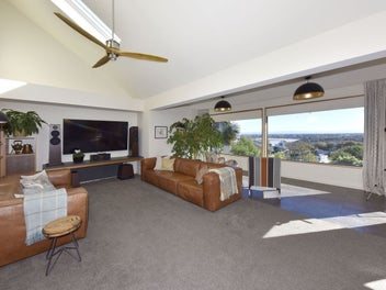 Exceptional Cashmere Home + Land Opportunity