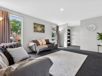 Renovated 3 bedroom home + cabin - Freehold title