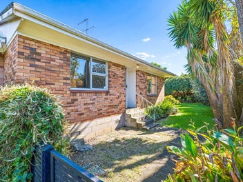 Single Level Brick & Tile