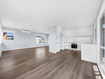 Sea View Walk to Mall Top Schools Spacious Living