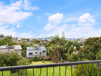 SOPHISTICATED EASY CARE LIVING