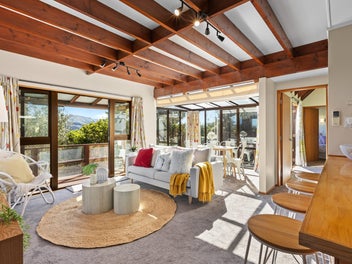 Sun, Privacy & Unique 80's Flair