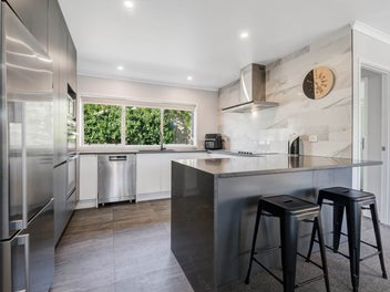 Solid, Stylish & Sun Drenched!