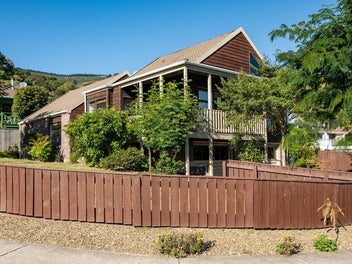 Upper Richmond Gem – Move In & Enjoy