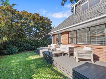 AFFORDABLE, QUIET AND BATHED IN SUNSHINE