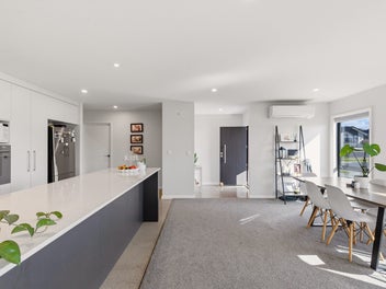 Modern Family Living in a Quiet Cul-de-Sac
