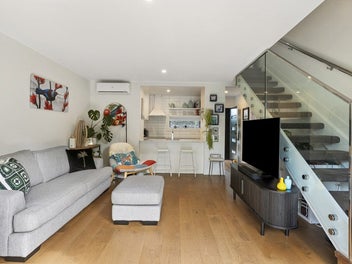 Palm Springs Style - Palm Tree Privacy