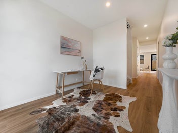 North-West Convenience with Harbour-Side Beauty