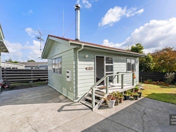 First Time on the Market - Legal Home and Income