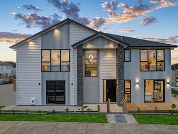 Luxurious Corner Living with 5 En-Suites!