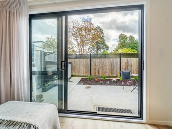 End Unit, Freehold, Must Be Sold