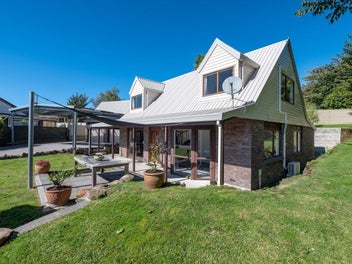 Privately positioned, sun-soaked family living