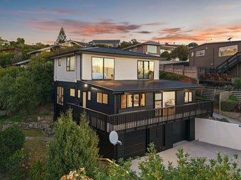 Front-row to the horizon