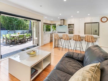 Spacious family living in Macleans zone