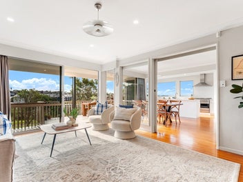 Striking Single-Level Living