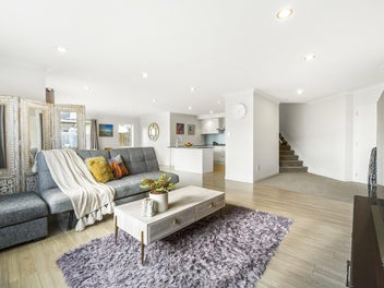 Luxurious North Shore Living!