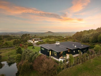 Design-Led Living with Panoramic Views