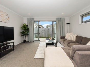 Owners on the move- Must be Sold!