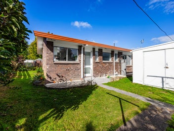Fully Renovated 2-Bedroom Home in Papakura
