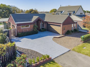 Space Parking Location - A must see!