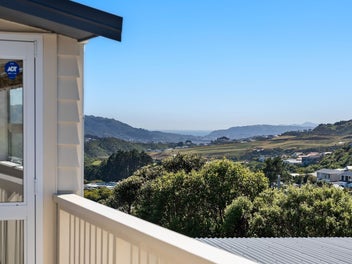 Family Living with Stunning Views and All-Day Sun