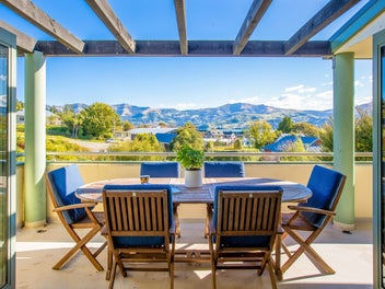A private retreat in a peaceful Akaroa setting