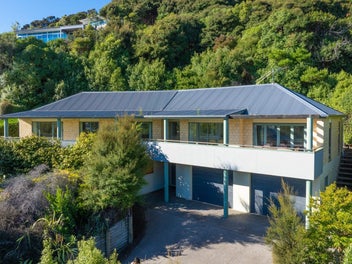 A private retreat in a peaceful Akaroa setting