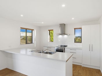 Modern, Comfortable, 3 Bed 2 Bath Home