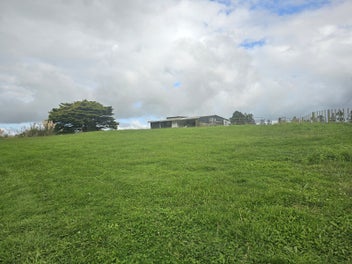 Special Lifestyle or Contractors Dream - 1.96ha