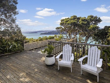 Sun, Serenity & Spectacular Harbour Views